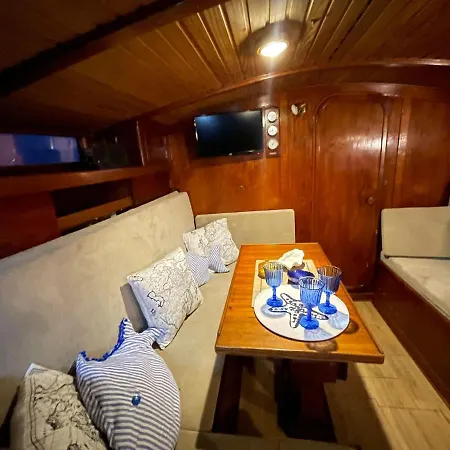 Bed & Boat Quo Vadis Yacht * Bari