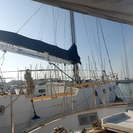 Bed & Boat Quo Vadis Yacht Bari