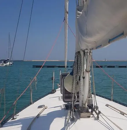 Bed & Boat Quo Vadis Yacht
